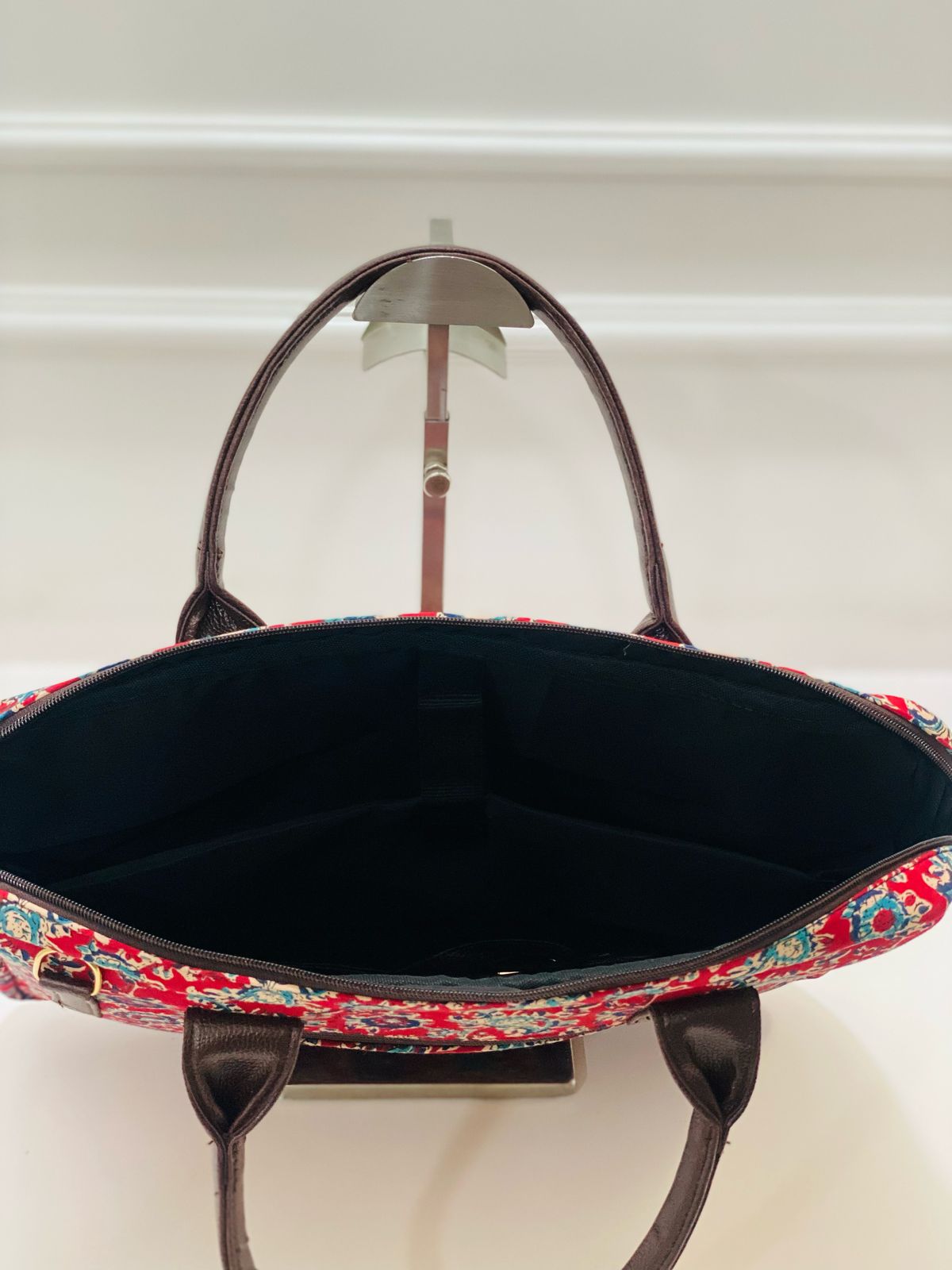 Red Jaal Print Fabric Modern Laptop Bag